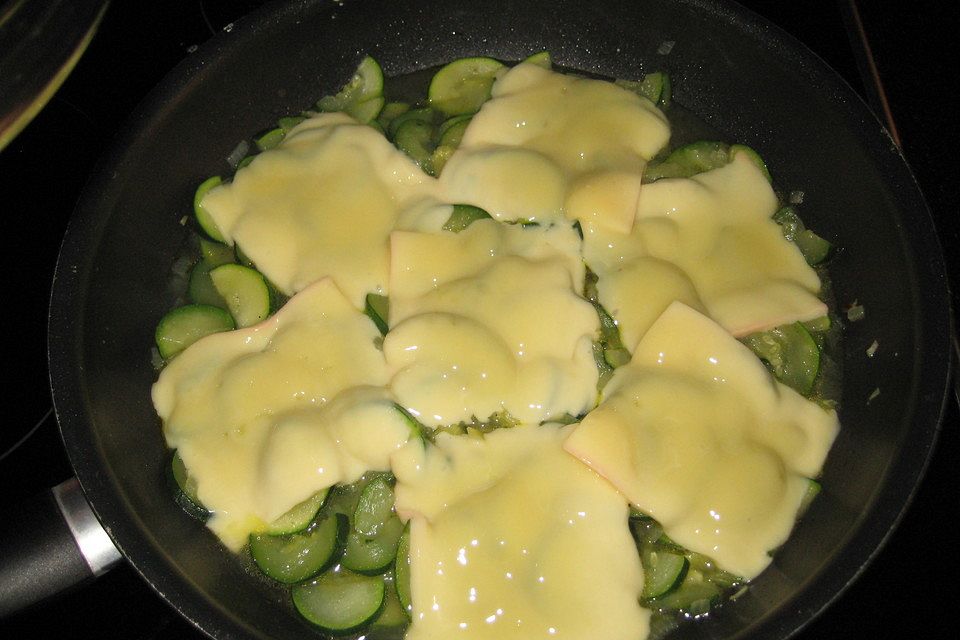 Zucchini mit Raclettekäse überbacken