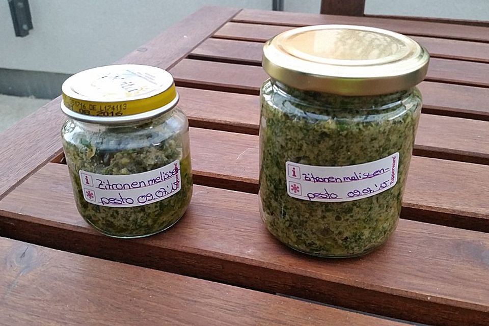 Zitronenmelissenpesto