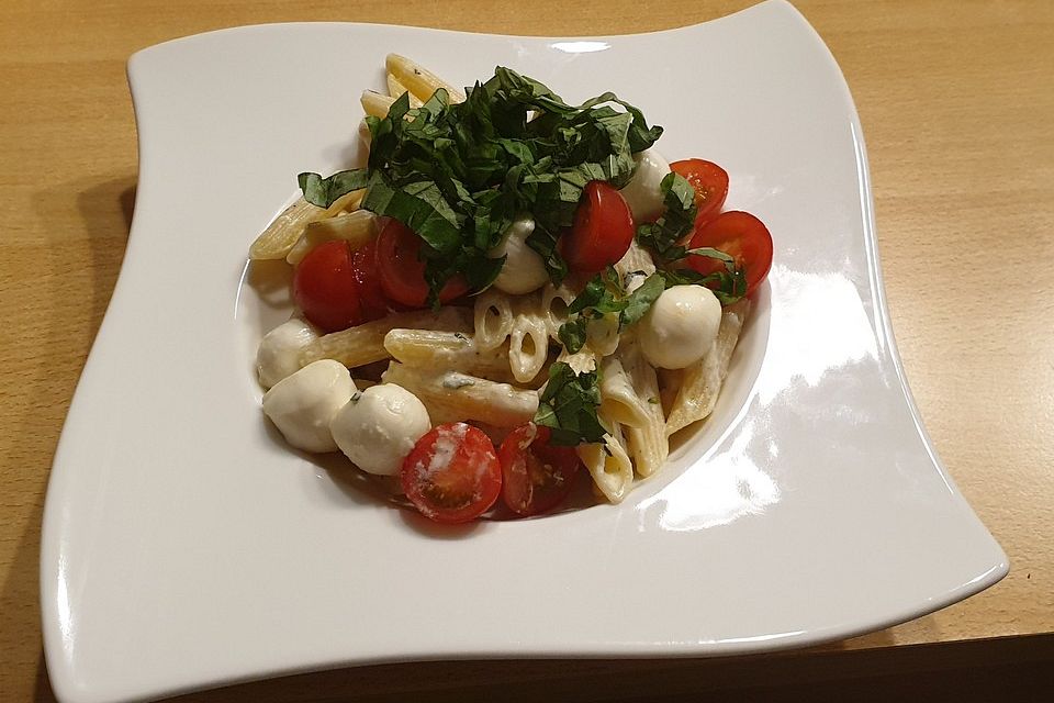 Sommerpasta Caprese