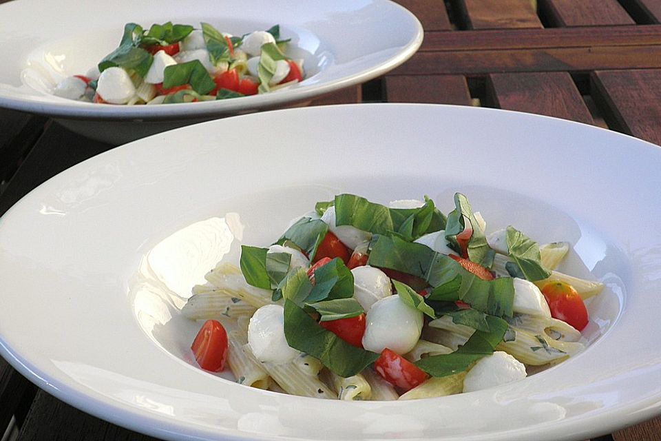 Sommerpasta Caprese