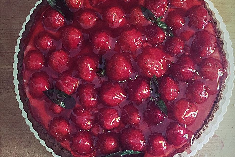 Schoko-Vanillekuchen mit Erdbeeren