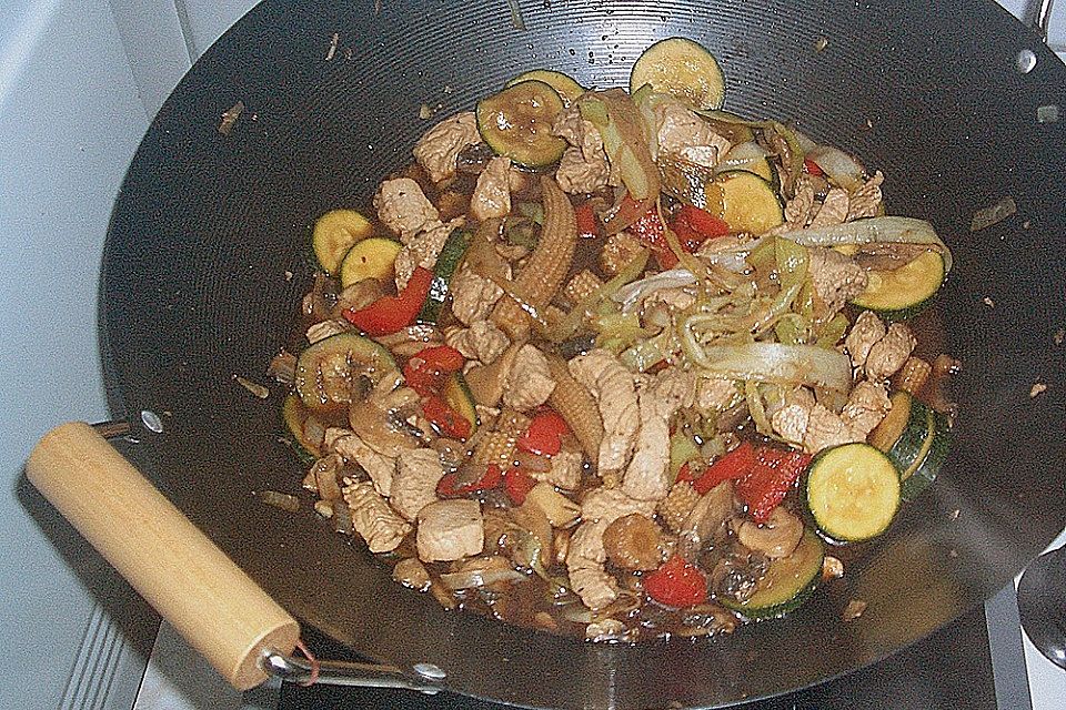 Hähnchen aus dem Wok