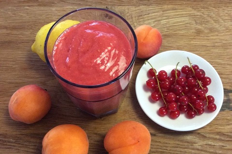 Johannisbeer-Aprikosen-Orangen-Smoothie