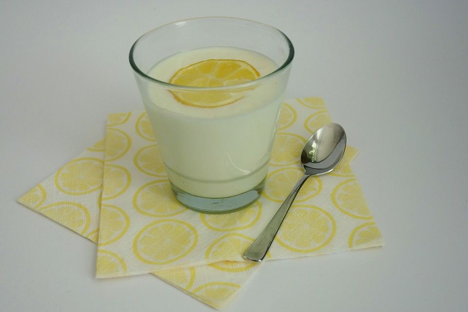 Sommerlicher Zitronenquark mit Buttermilch