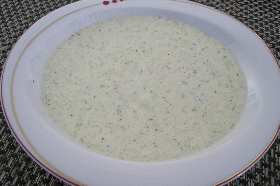 Schnelle kalte Gurkensuppe