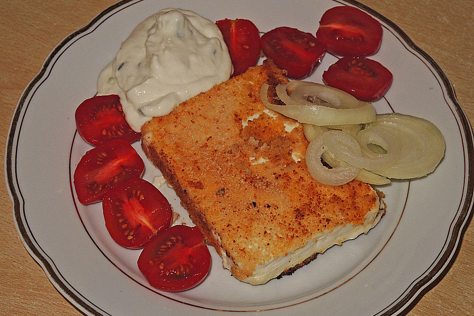 Gebratener Fetakäse mit Zwiebeln