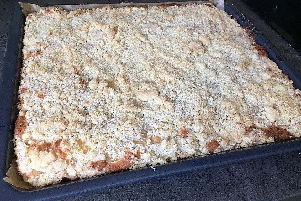 Streusel Apfel Blechkuchen