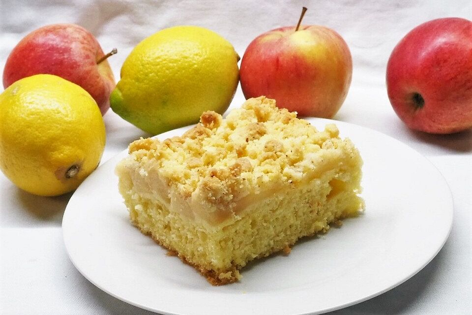 Streusel Apfel Blechkuchen