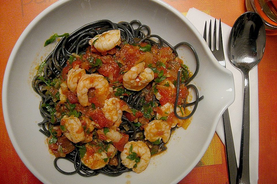 Schwarze Spaghetti mit Scampisugo