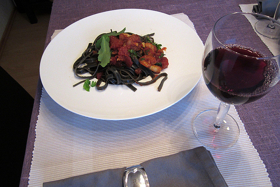 Schwarze Spaghetti mit Scampisugo