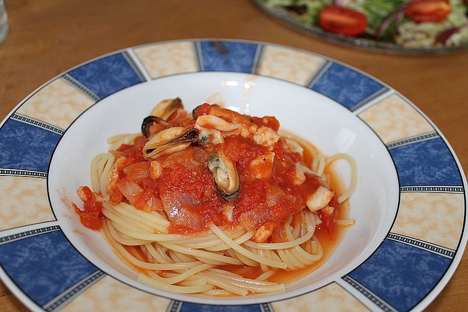 Schwarze Spaghetti mit Scampisugo