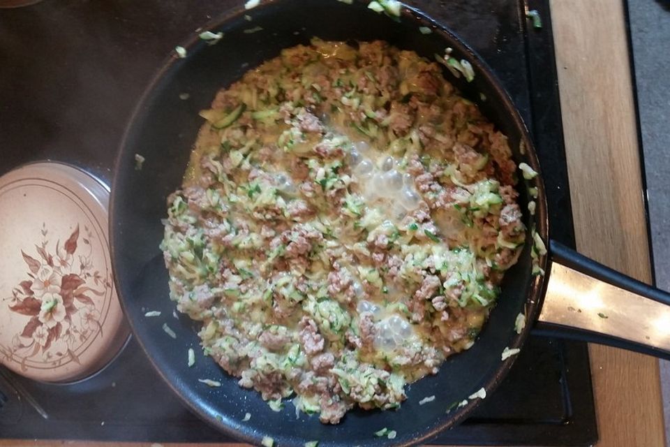 Zucchini-Hackfleischpfanne mit Kokosmilch