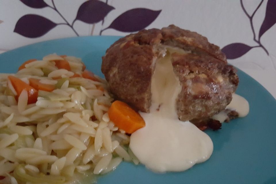 Camembert in Hackfleisch