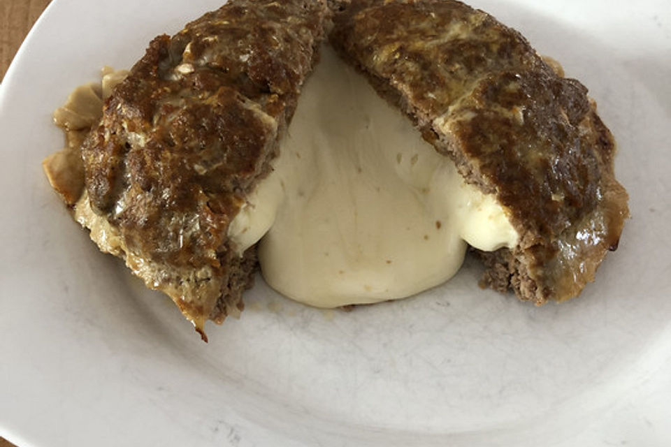 Camembert in Hackfleisch