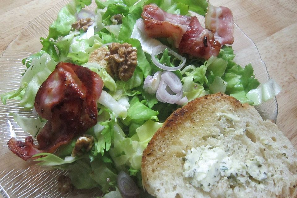 Endiviensalat mit gebratenem Bacon