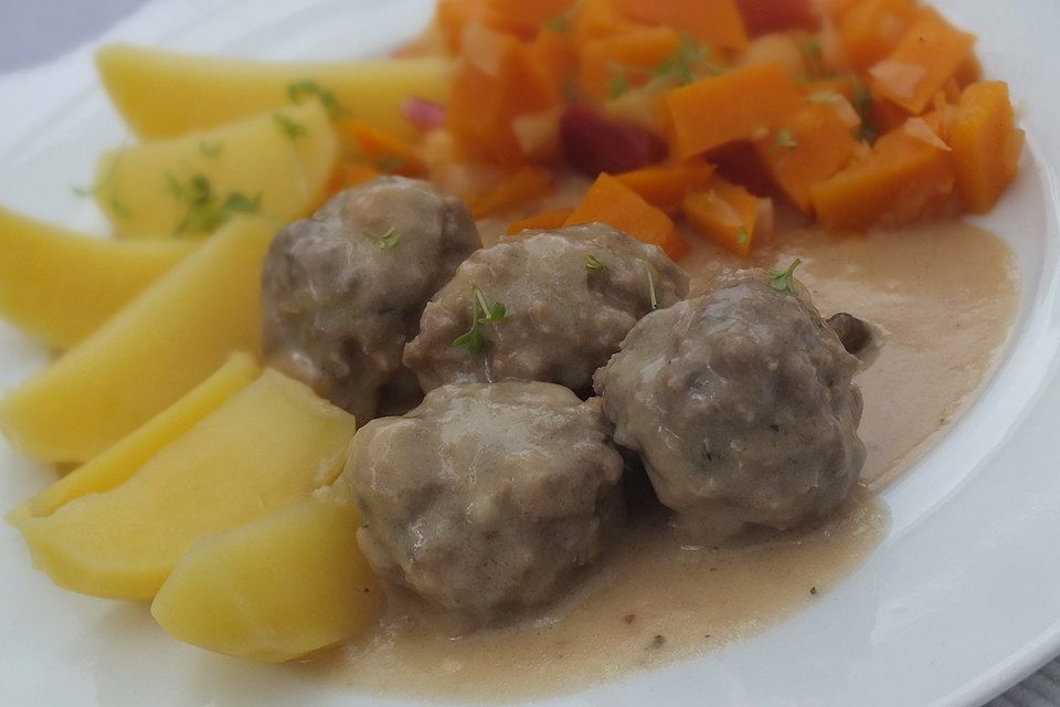 Fleischklößchen mit Meerrettichsauce