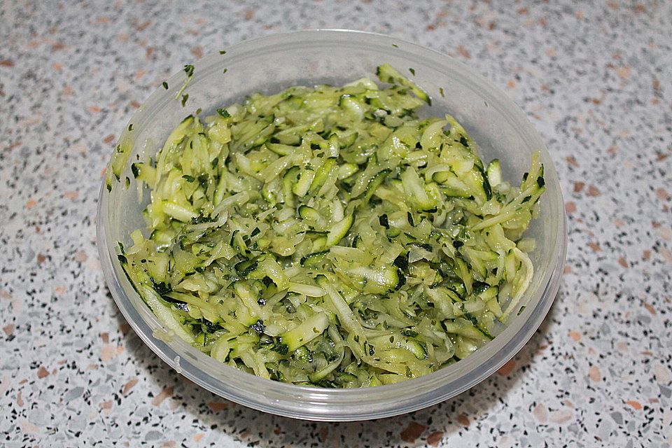 Zucchini-Gurken-Salat