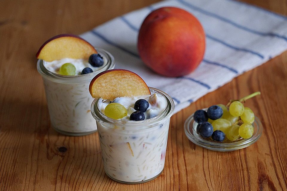 Reisdessert mit Früchten