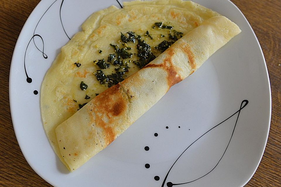 Pfannkuchen mit grünem Pesto