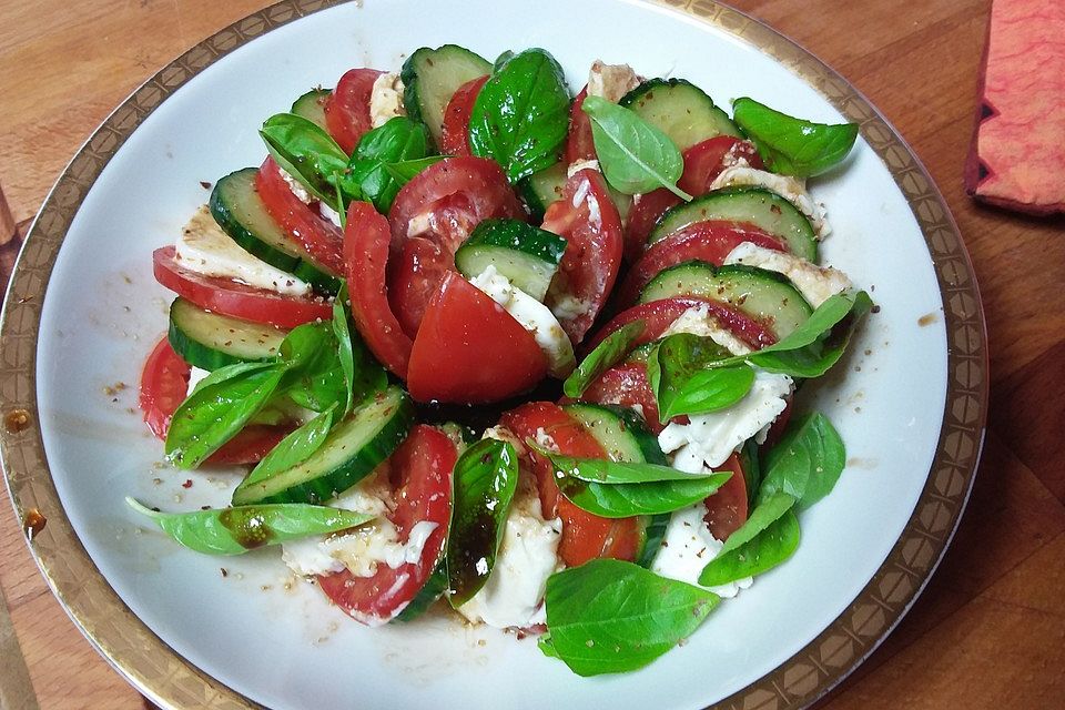 Gurke-Tomate-Feta-Carpaccio