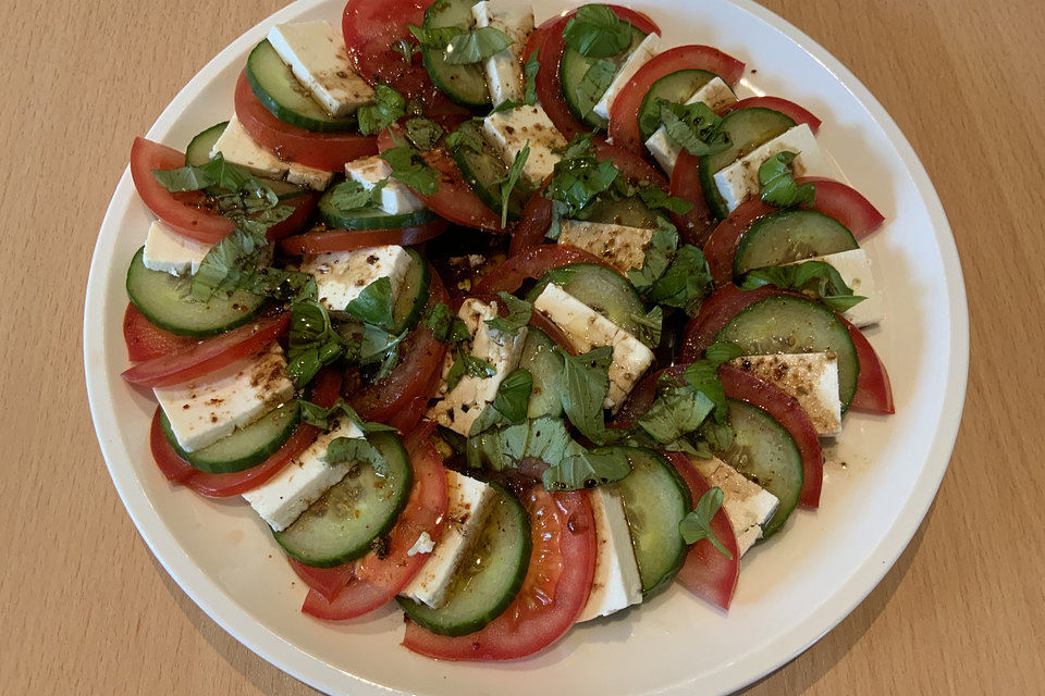 Gurke-Tomate-Feta-Carpaccio