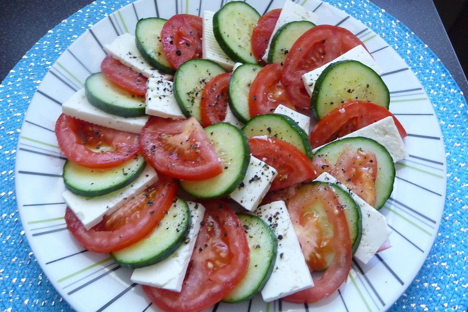 Gurke-Tomate-Feta-Carpaccio