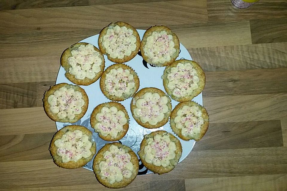 Rhabarber-Cupcakes mit Marzipancreme