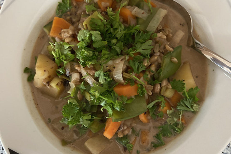 Leckere Gemüsesuppe mit Körnern