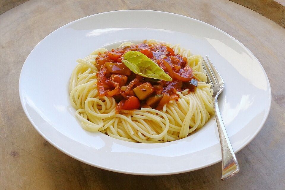 Pasta mit Gemüsesoße