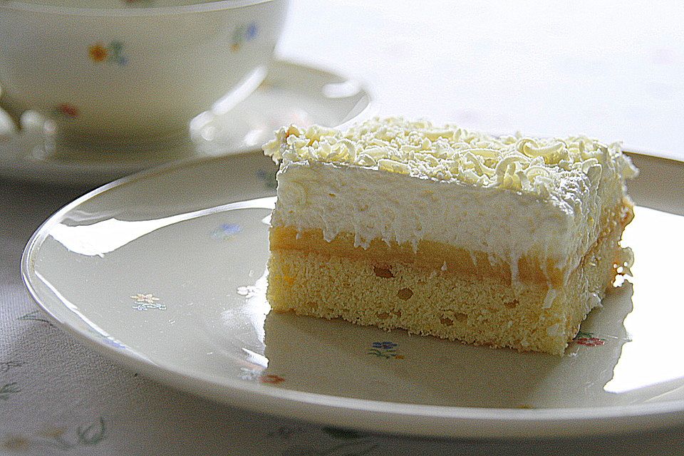 Zitronencremekuchen mit Quarksahne