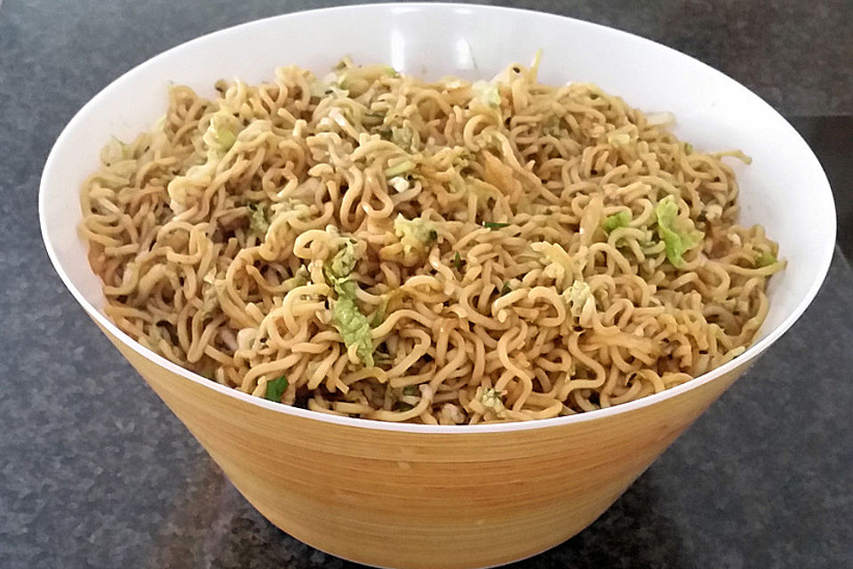 Mie-Nudelsalat mit Chinakohl