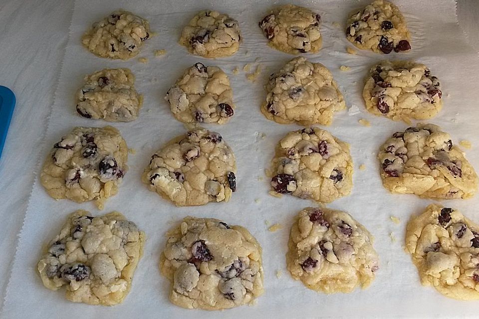 Cranberry-White Choco-Cookies