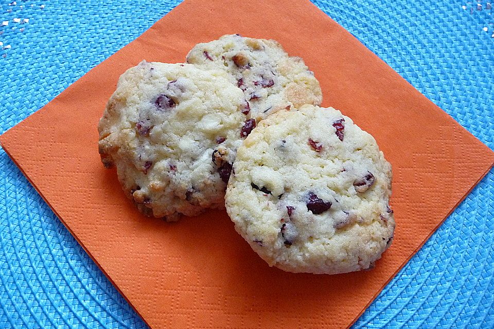 Cranberry-White Choco-Cookies