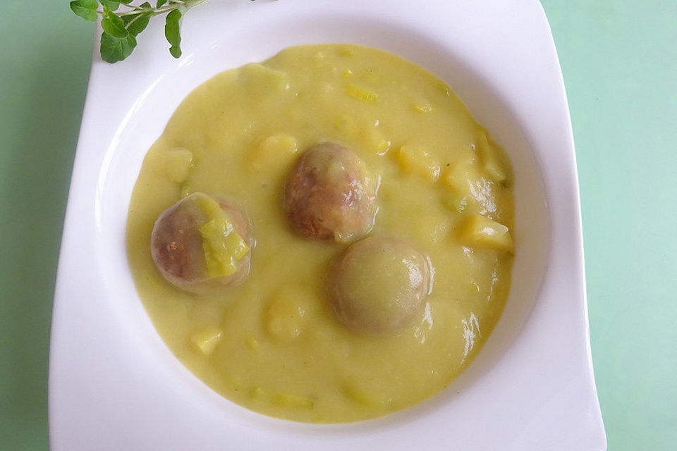 Kartoffelsuppe mit pikanten Hackbällchen