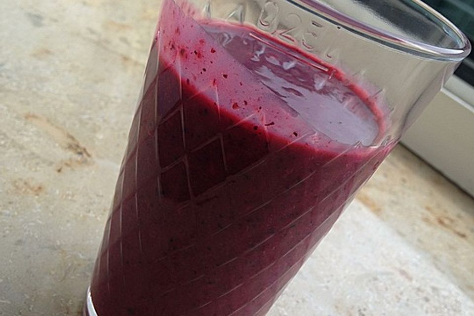 Beeren-Buttermilch-Smoothie