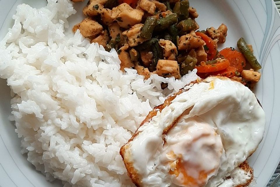 Pad Krapao Gai