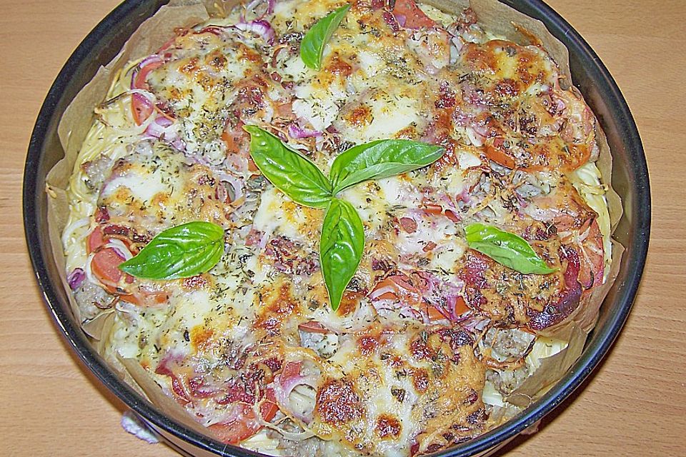 Spaghettipizza mit Salami