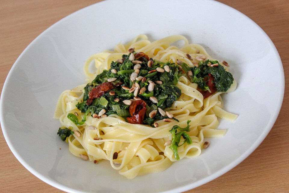 Spaghetti mit Spinatsoße