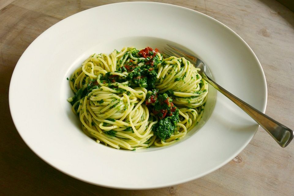 Spaghetti mit Spinatsoße