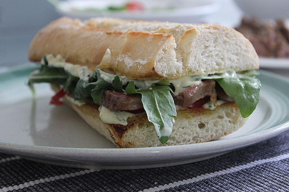 Steaksandwich mit Rucola-Creme