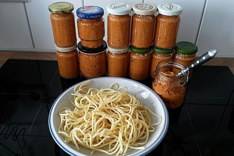 Tomaten-Paprika-Pesto