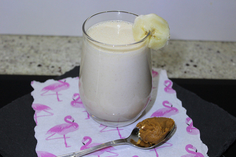 Banane-Joghurt-Erdnussbutter-Smoothie