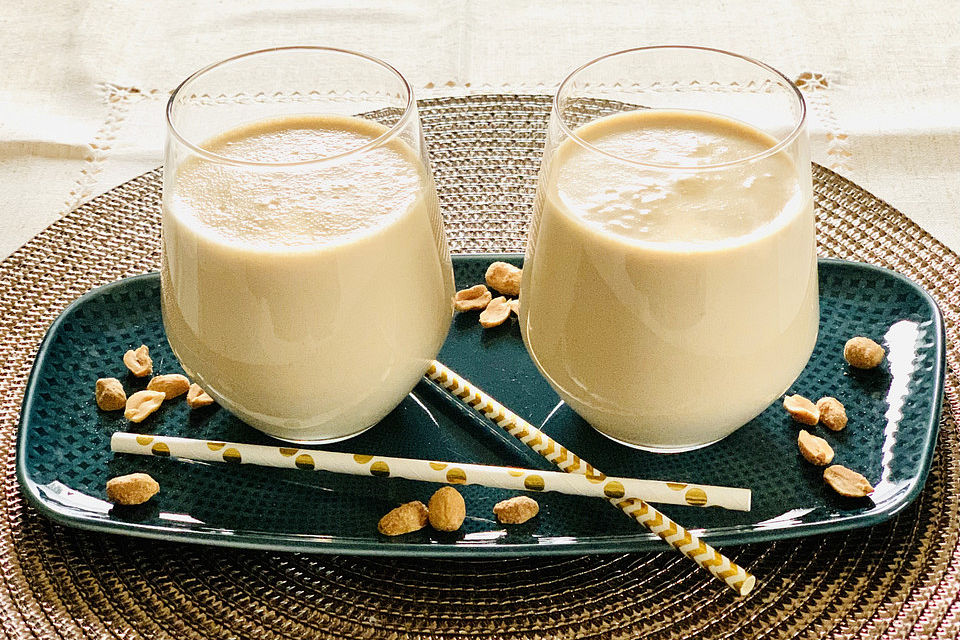 Banane-Joghurt-Erdnussbutter-Smoothie