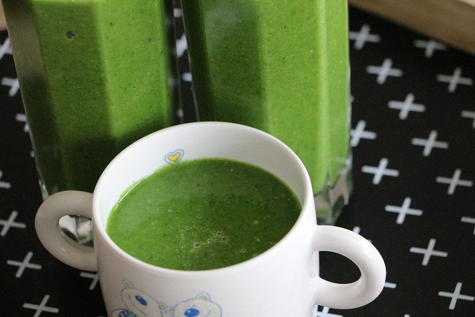 Green Smoothie mit Kohlrabi