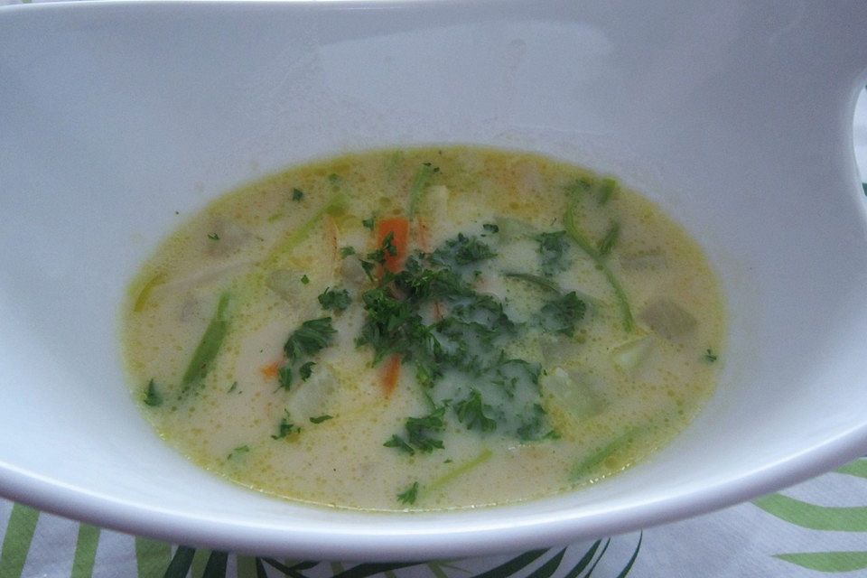 Kohlrabi-Gemüsesuppe gebunden