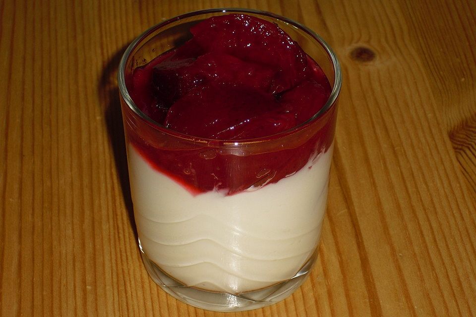 Vanillejoghurt mit Zwetschgenkompott