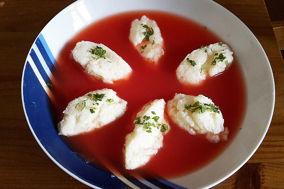 Kalte Melonensuppe mit Grießnockerl