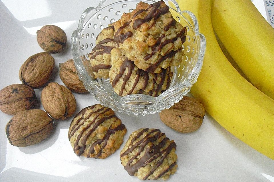 Bananen-Haferflocken-Nuss-Cookies