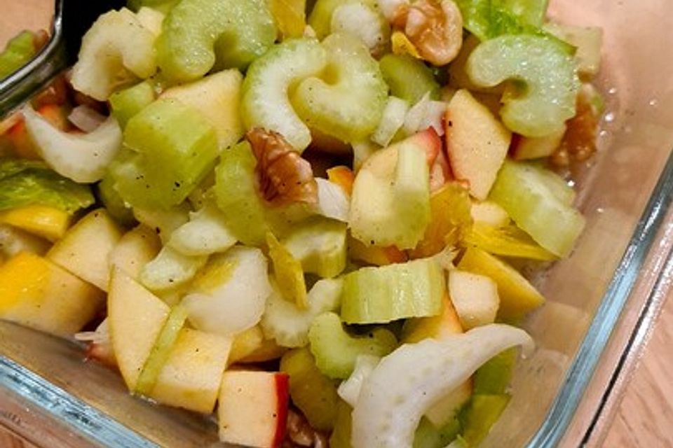 Stangensellerie-Apfel-Salat