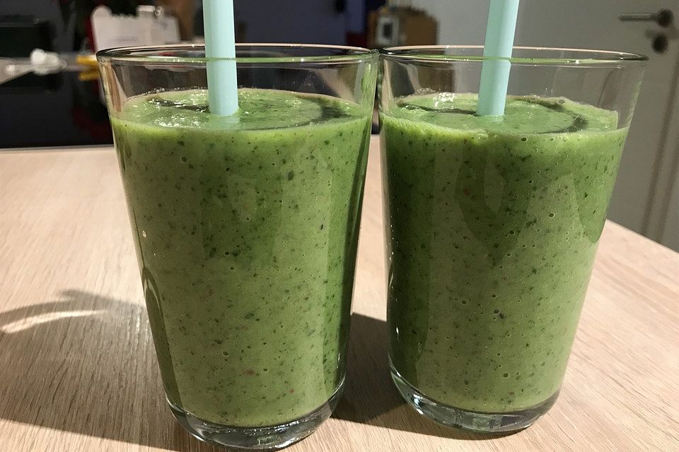 Spinat-Bananen-Kiwi-Smoothie